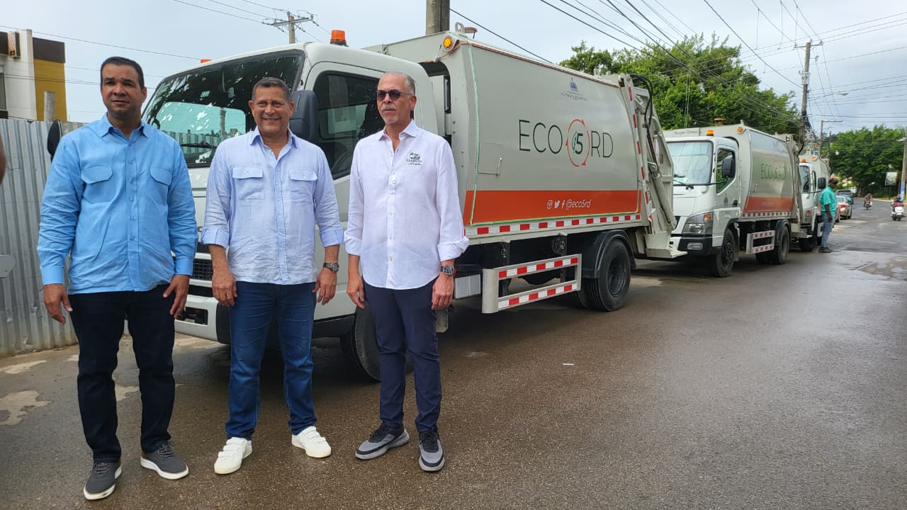 Entrega de camiones para nuestro municipios de Samaná, de parte del Presidente y ECO 5 RD